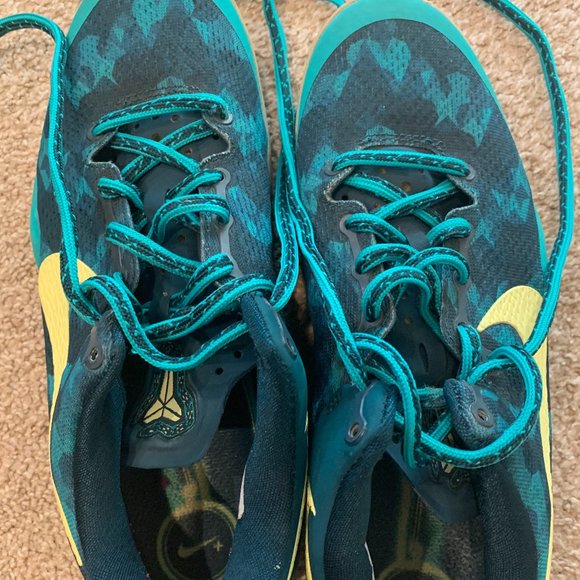 4 pairs of shoes